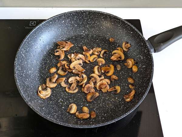 मटर के ग्नोच्ची मशरूम सॉस के साथ - तैयारी चरण 5