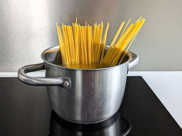 स्पघेटी काचियो और पेपे: 3 सामग्री, स्वाद का एक विस्फोट! - तैयारी चरण 1