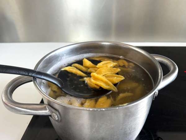 ताज़ी बटरनट पास्ता केवल 2 सामग्री के साथ - तैयारी चरण 7