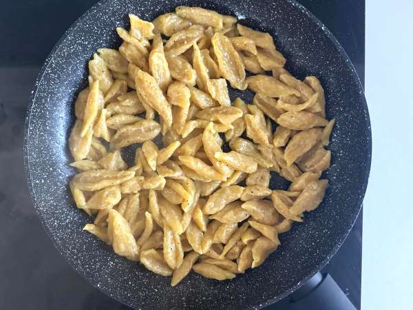 ताज़ी बटरनट पास्ता केवल 2 सामग्री के साथ - तैयारी चरण 9