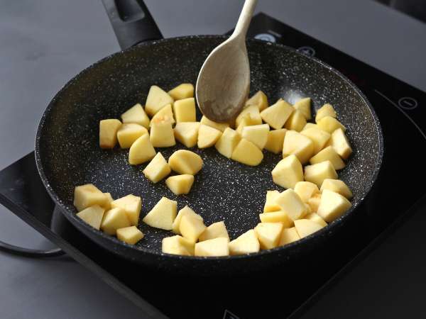 चॉकलेट सेब का फज, केवल 2 सामग्री के साथ बनाने के लिए सुपर आसान मिठाई! - तैयारी चरण 2