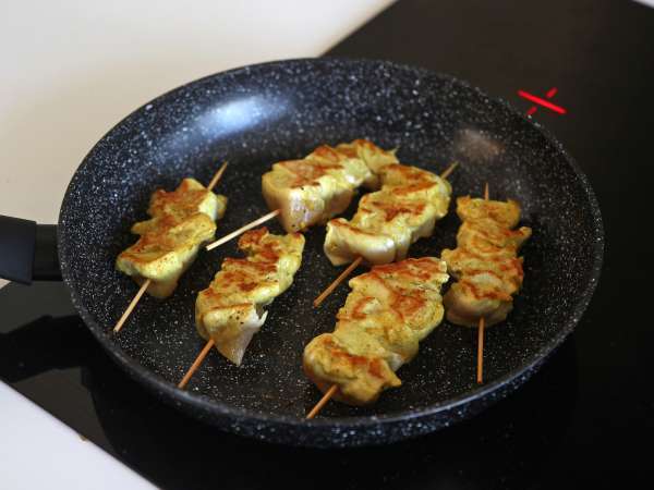 चिकन के शिश कबाब और उनकी साटे सॉस, एशिया की ओर एक पाक यात्रा! - तैयारी चरण 8