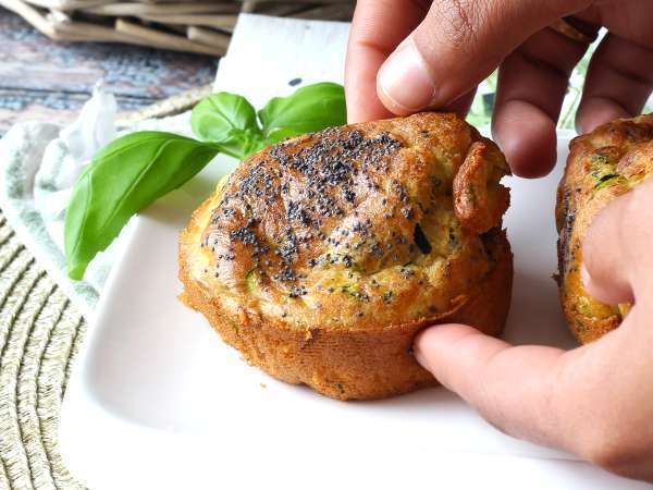 ज़ुकीनी के मफिन एयर फ्रायर में: हल्की और मुलायम रेसिपी - तैयारी चरण 8