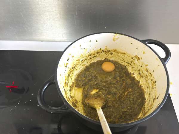 पारंपरिक मोरक्को की पेस्ट्री, ब्रिक आटा, चिकन और मसालों के साथ - तैयारी चरण 6