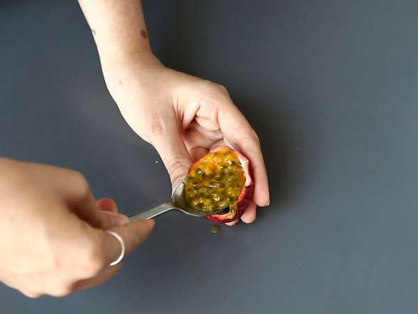 पैशन फ्रूट का ठंडा चाय, गर्मियों के लिए एकदम सही पेय! - तैयारी चरण 2