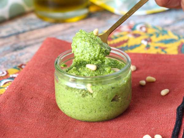 ताज़ा और क्रीमी अरुगुला पेस्टो 5 मिनट में - तैयारी चरण 3