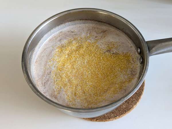संपूर्ण क्रीमी पोलेंटा: एक नरम और स्वादिष्ट व्यंजन के लिए आसान नुस्खा - तैयारी चरण 2