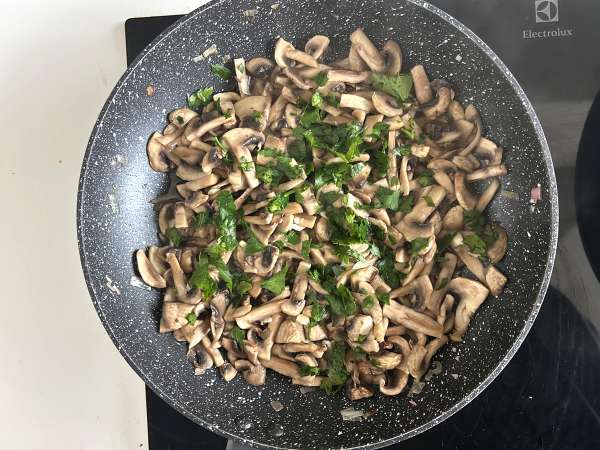 मशरूम की सॉटे: आसान और तेज़ नुस्खा - तैयारी चरण 6