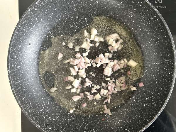 मशरूम के साथ ओवे ककोटे: तेज और अत्यधिक आरामदायक नुस्खा! - तैयारी चरण 4