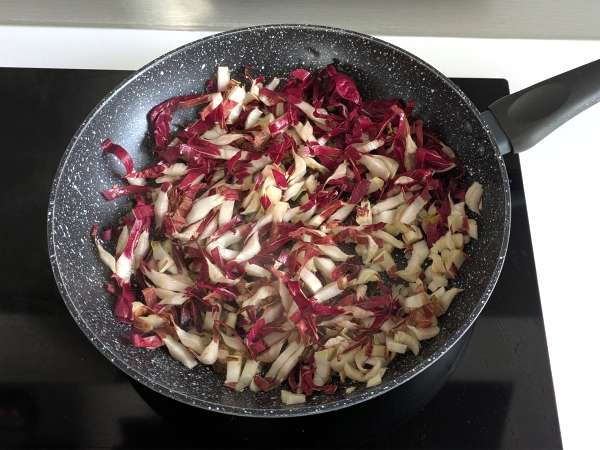 Risotto रैडिक्चियो, स्पेक और फिलाडेल्फिया क्रीमी और स्वादिष्ट - तैयारी चरण 2