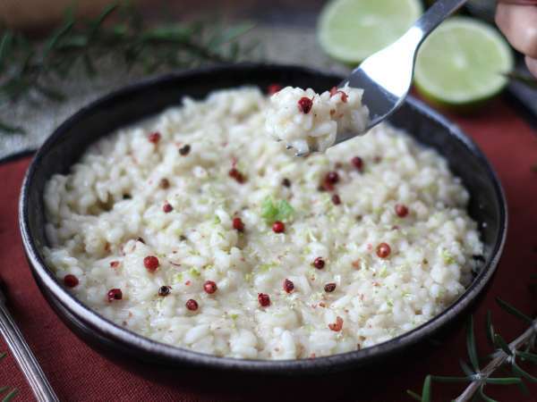 Risotto नींबू और गुलाबी मिर्च: विशेष रात्रिभोज के लिए एक सुरुचिपूर्ण और शाकाहारी नुस्खा - तैयारी चरण 7