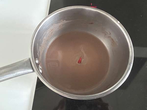 चॉकलेट का कप घर पर: इसे घना, चमकदार और रेशमी बनाने के लिए आसान नुस्खा - तैयारी चरण 2