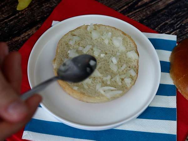 चीज़बर्गर, प्रसिद्ध बर्गर जिसे हर कोई पसंद करता है! - तैयारी चरण 3