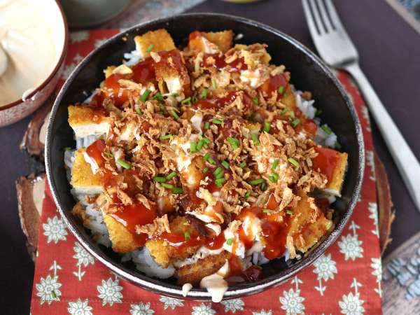 क्रिस्पी चिकन डिश, जिसे घर पर बनाने के लिए Tasty crousty के तरीके से तैयार किया गया है - तैयारी चरण 9