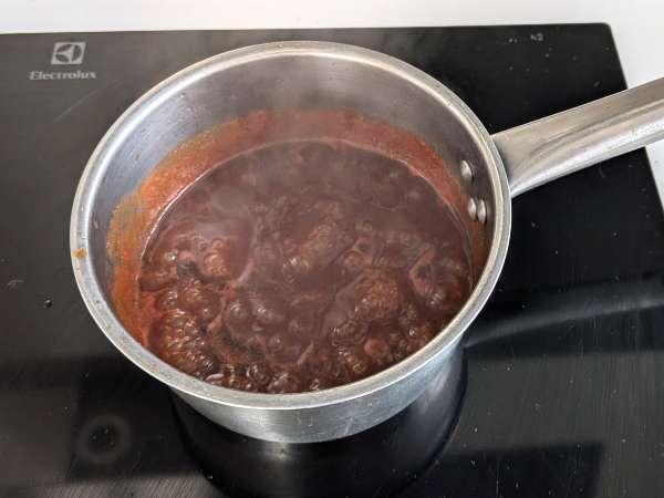 घर पर बनाई गई बारबेक्यू स्टाइल की खट्टी-मीठी सॉस: आसान रेसिपी और थोड़े समय में तैयार - तैयारी चरण 4