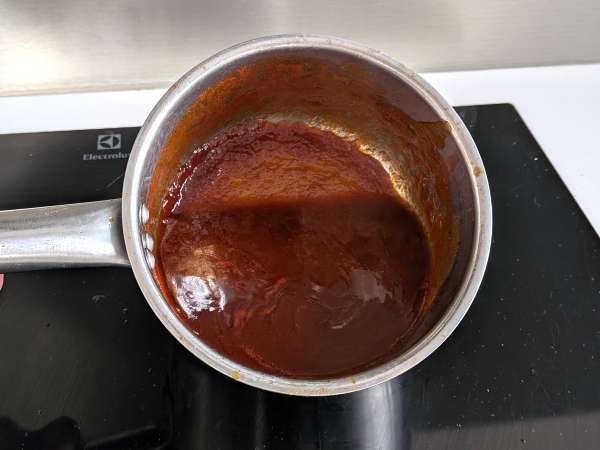 घर पर बनाई गई बारबेक्यू स्टाइल की खट्टी-मीठी सॉस: आसान रेसिपी और थोड़े समय में तैयार - तैयारी चरण 5