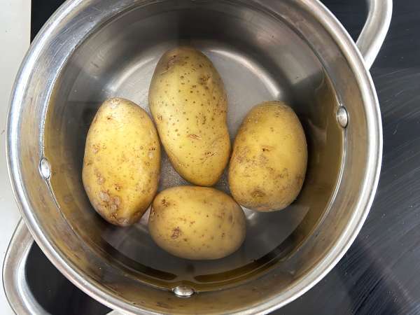 आलू को पानी में कैसे उबालें? - तैयारी चरण 1