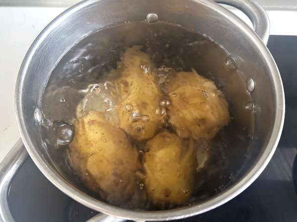 आलू को पानी में कैसे उबालें? - तैयारी चरण 2