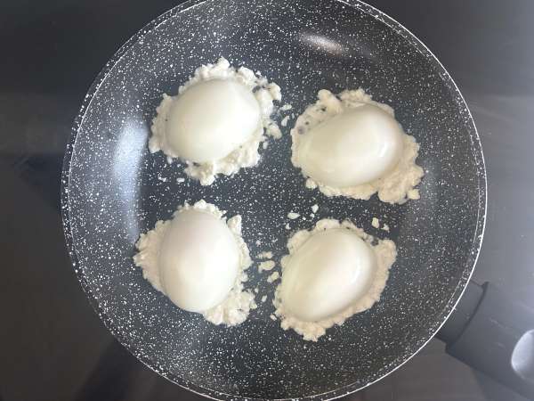 फेटा के कुरकुरे अंडे ( crispy feta eggs ) : बेहद सरल ट्रेंडिंग रेसिपी - तैयारी चरण 5