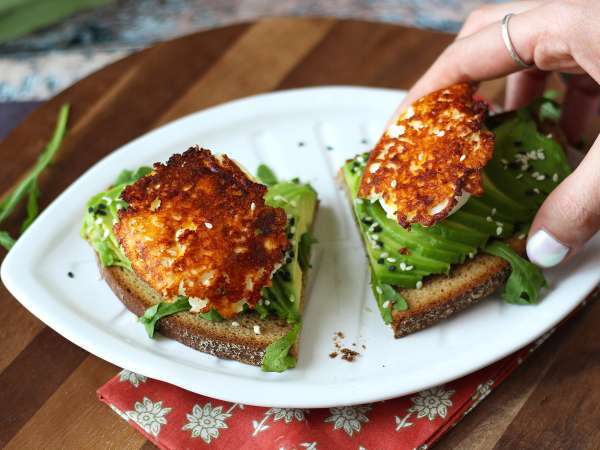 फेटा के कुरकुरे अंडे ( crispy feta eggs ) : बेहद सरल ट्रेंडिंग रेसिपी - तैयारी चरण 6