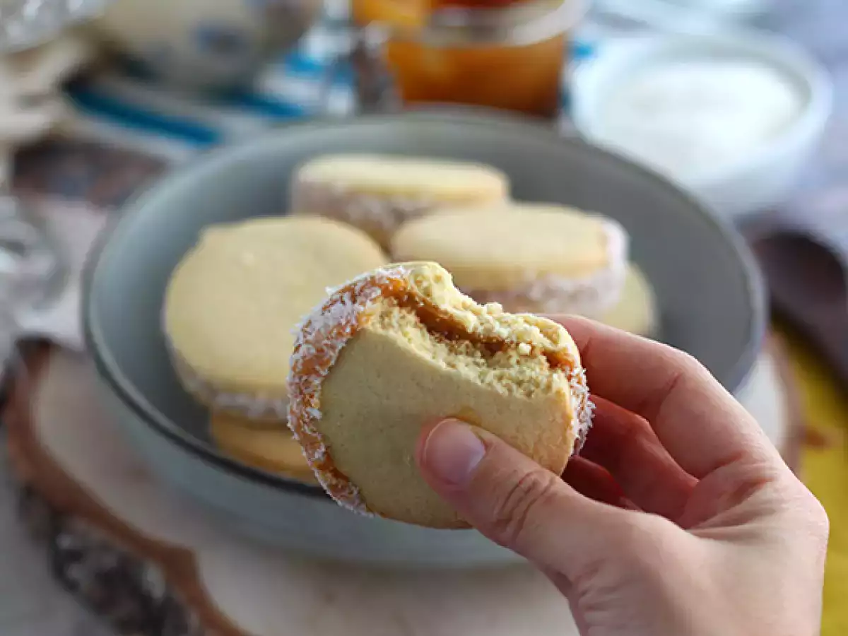 Alfajores - दूध की जैम और नारियल के साथ अर्जेंटीनी सैब्लés - फोटो 2