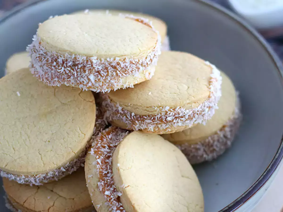 Alfajores - दूध की जैम और नारियल के साथ अर्जेंटीनी सैब्लés - फोटो 3