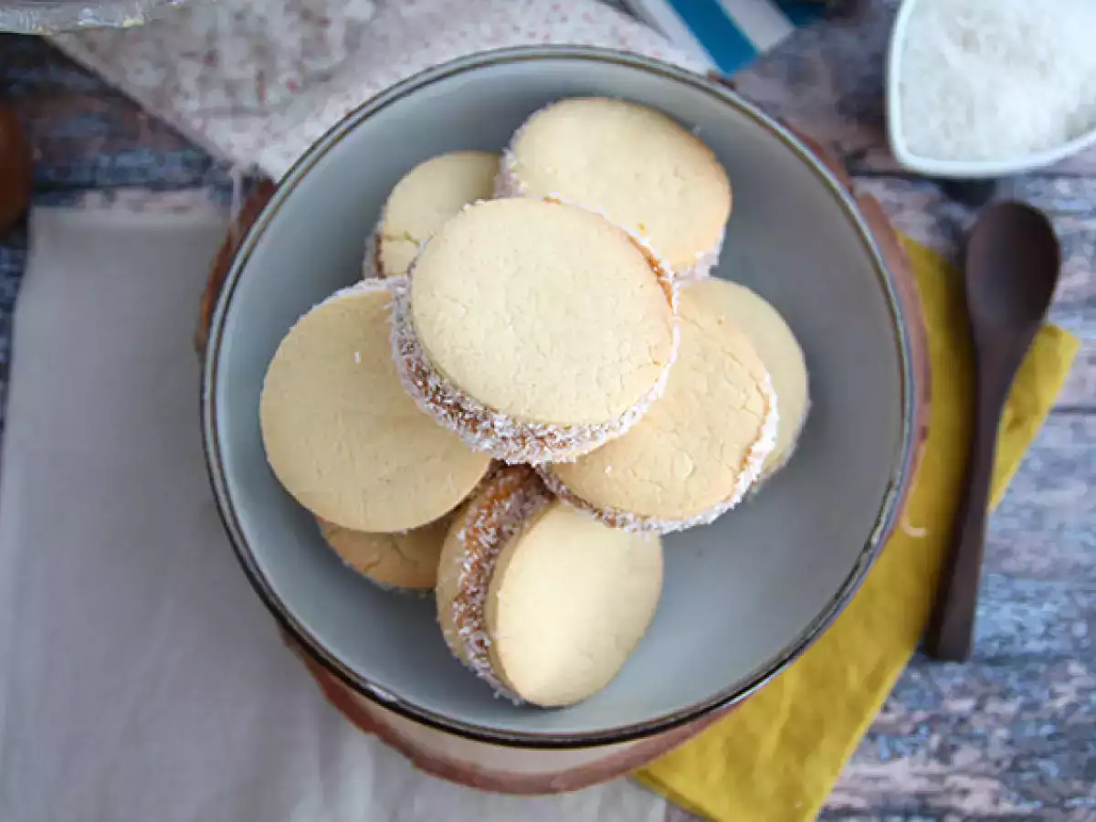 Alfajores - दूध की जैम और नारियल के साथ अर्जेंटीनी सैब्लés - फोटो 4