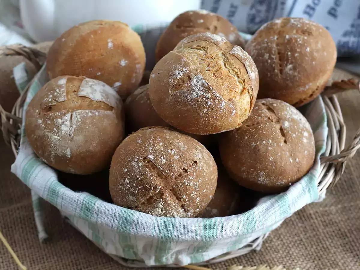 बिना गूंधे छोटे ब्रेड - कुरकुरी और मुलायम परिणाम! - फोटो 4