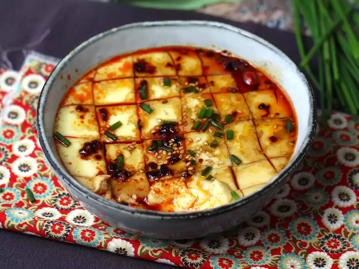 चाइनीज़ स्टीम्ड अंडे: दो सामग्री के साथ भाप में पकाए गए रेशमी अंडों की चीनी रेसिपी! - फोटो 3
