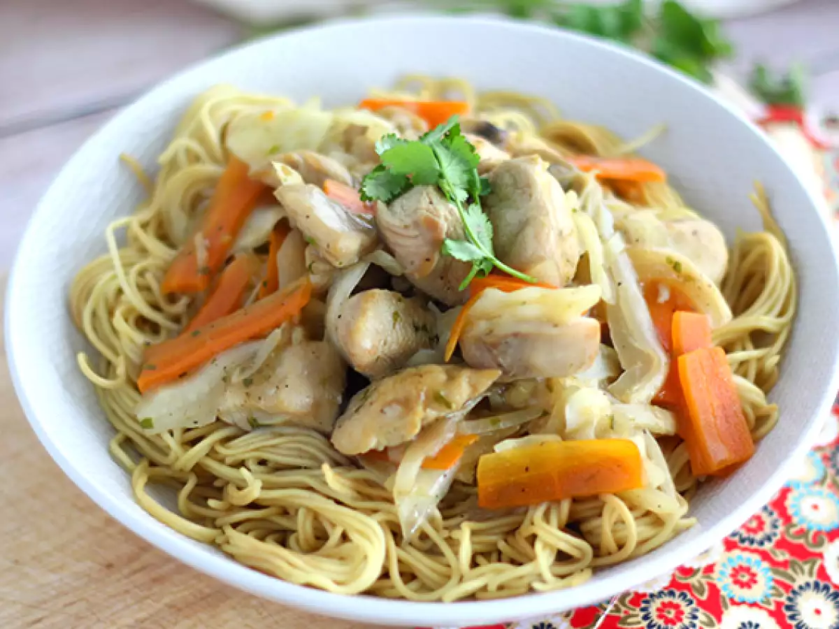 चाउ मेन (चाओ मेन), चिकन और सब्जियों के साथ चीनी नूडल्स - फोटो 4