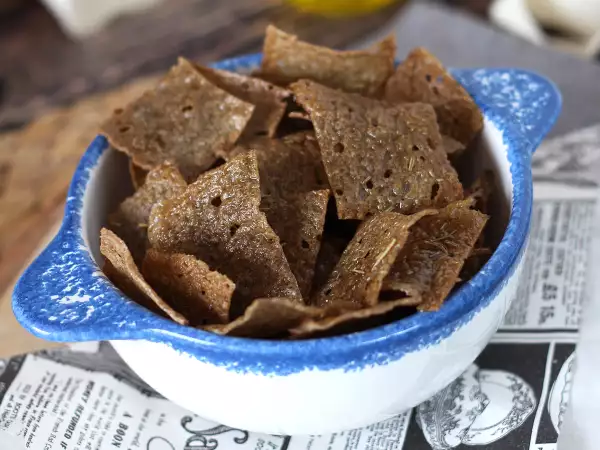 रेसिपी चिप्स बकवहीन पट्टियों के साथ: नाश्ते के लिए उत्तम!