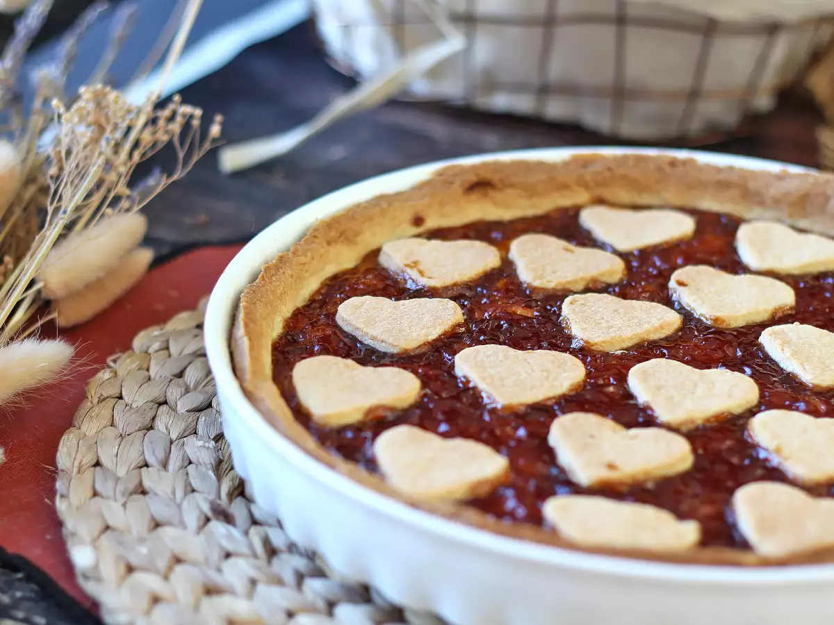 Crostata con जाम की स्ट्रॉबेरी: पारंपरिक पेस्ट्री की रेसिपी (दिल के आकार में भी) - फोटो 2