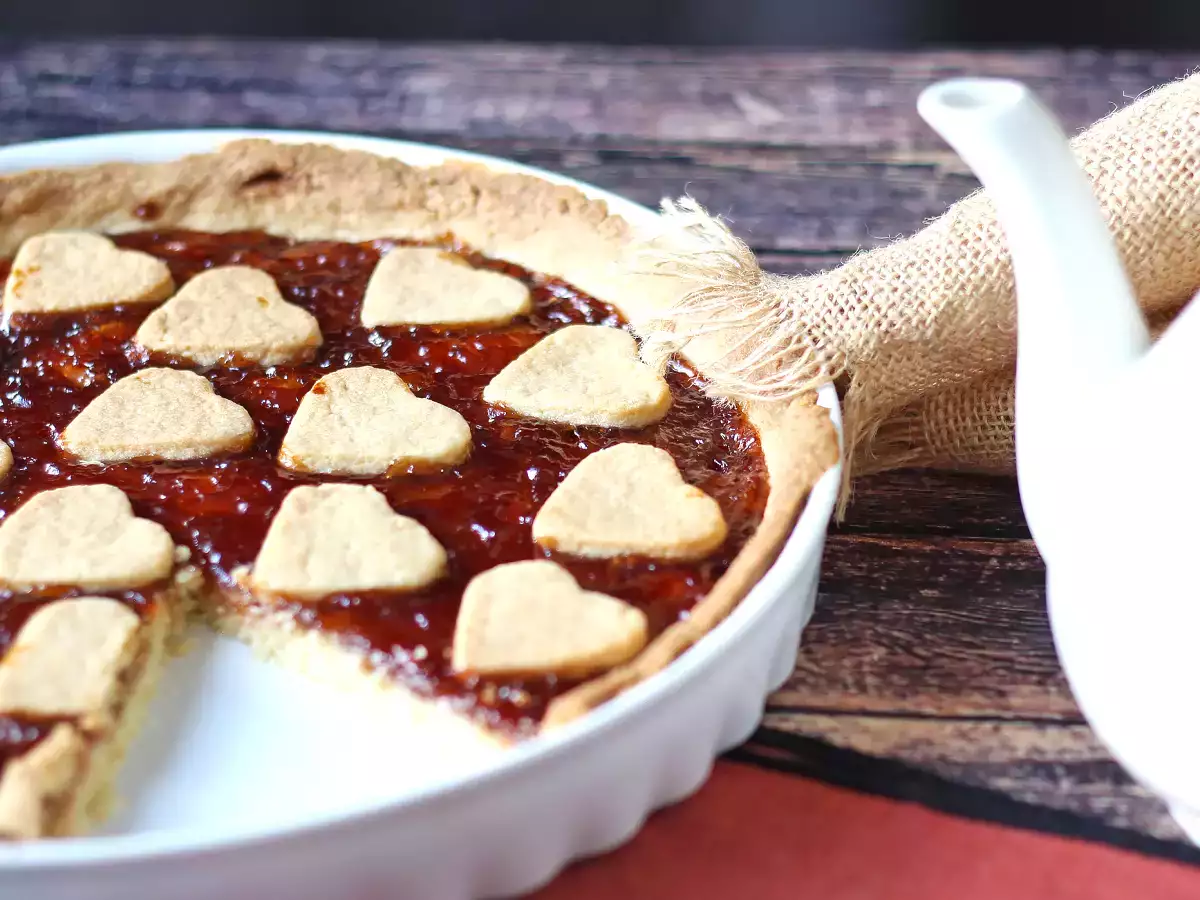 Crostata con जाम की स्ट्रॉबेरी: पारंपरिक पेस्ट्री की रेसिपी (दिल के आकार में भी) - फोटो 7