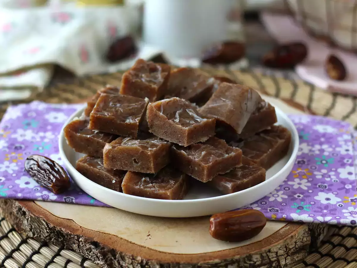 डेट्स का फज, ऊर्जा और स्वाद से भरा छोटा टुकड़ा! - फोटो 3