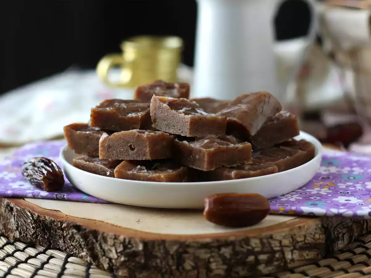 डेट्स का फज, ऊर्जा और स्वाद से भरा छोटा टुकड़ा! - फोटो 4