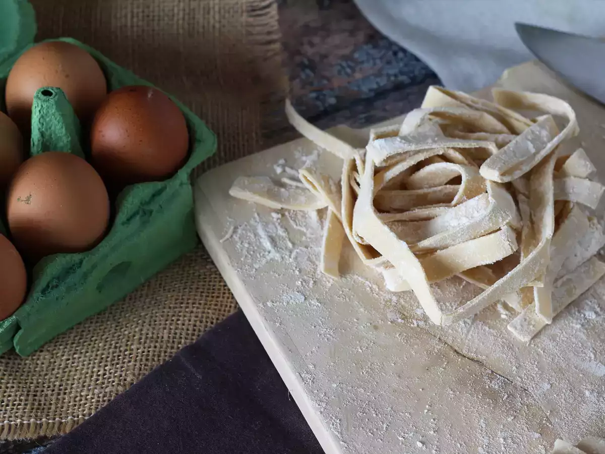 घर पर बने टैग्लियाटेल, प्रक्रिया को चरण दर चरण समझाया गया - फोटो 3
