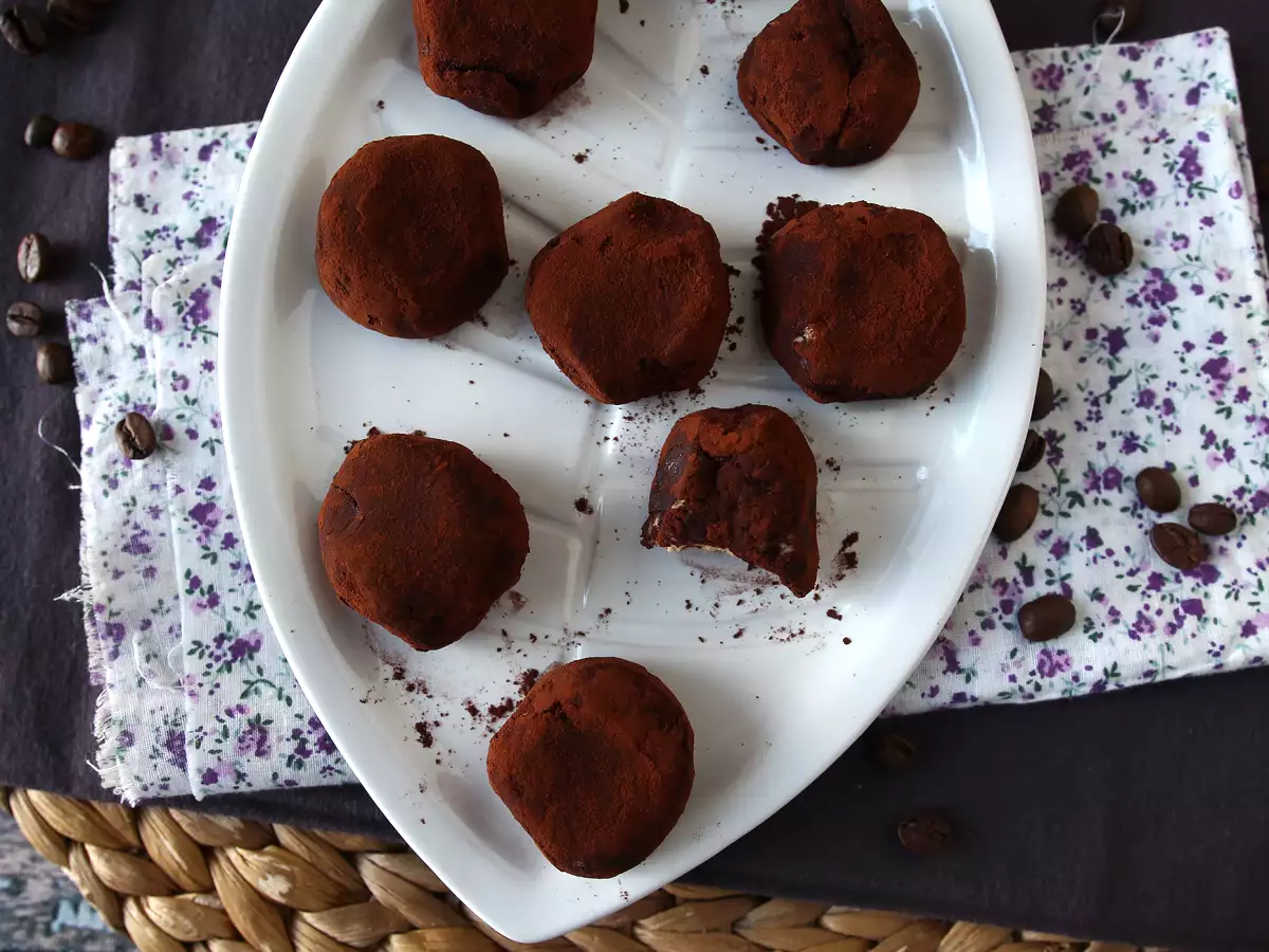 टिरामिसु के आकार के चट्टानें, कॉफी के साथ जाने के लिए एकदम सही छोटे हिस्सों में इटालियन मिठाई! - फोटो 2