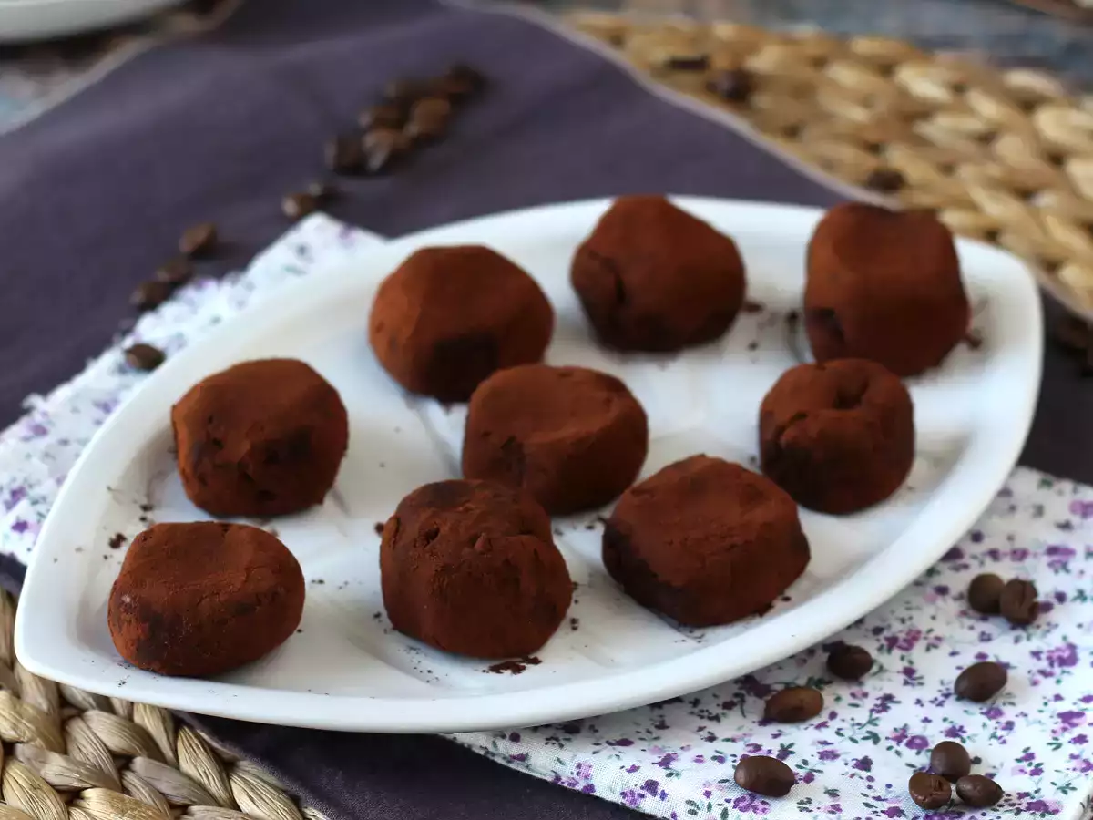 टिरामिसु के आकार के चट्टानें, कॉफी के साथ जाने के लिए एकदम सही छोटे हिस्सों में इटालियन मिठाई! - फोटो 3