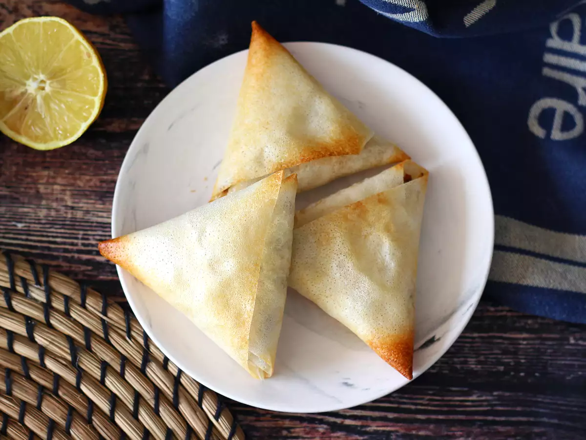मछली और ताजा पनीर के साथ समोसा - फोटो 2