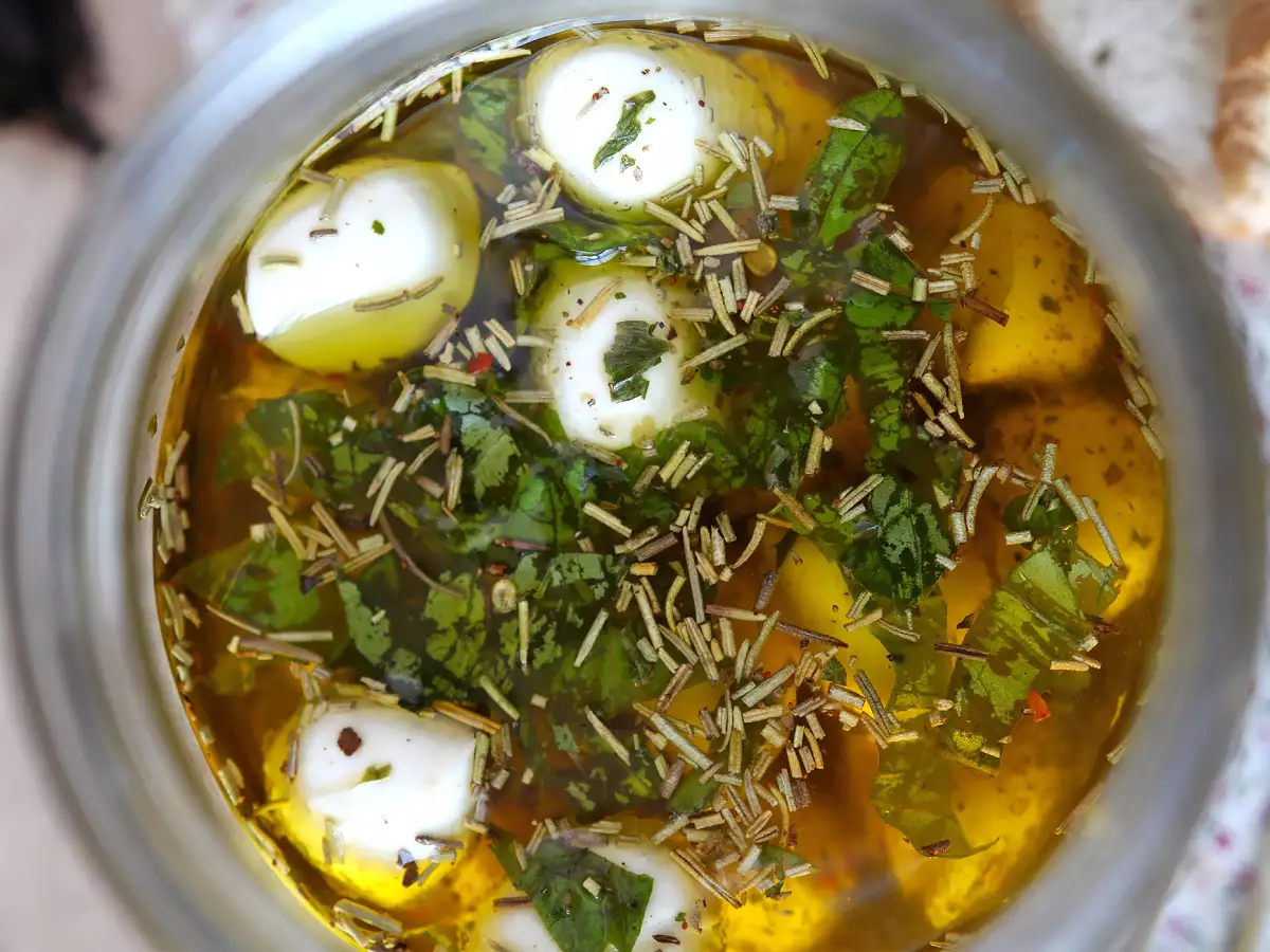 मोज़ेरेला की मैरिनेटेड गेंदें, ऐपेटाइज़र या सलाद के लिए! - फोटो 4