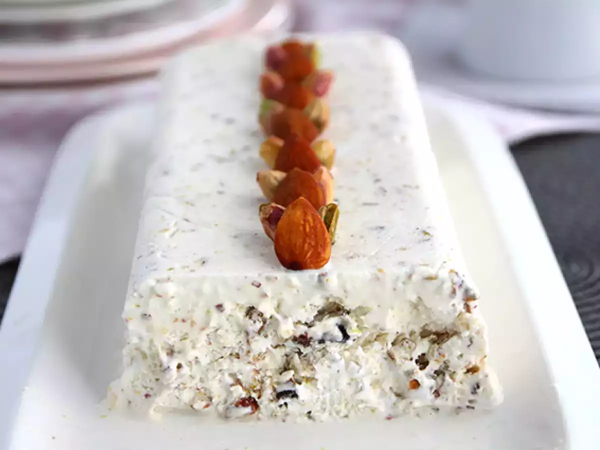 नुगट ग्लासé (विवरण और वीडियो में नुस्खा)