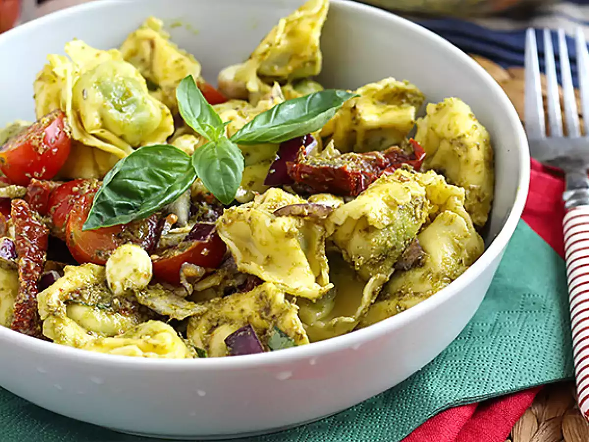 पेस्टो के साथ टॉर्टेलिनी सलाद - फोटो 2