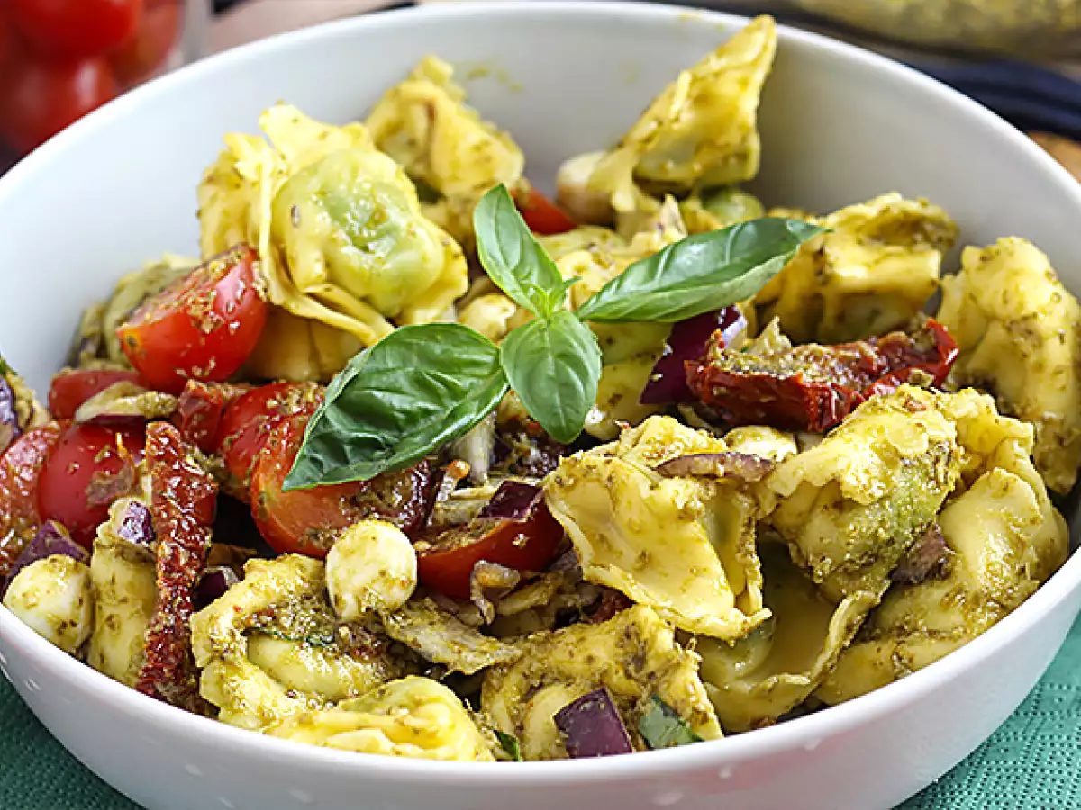 पेस्टो के साथ टॉर्टेलिनी सलाद - फोटो 5