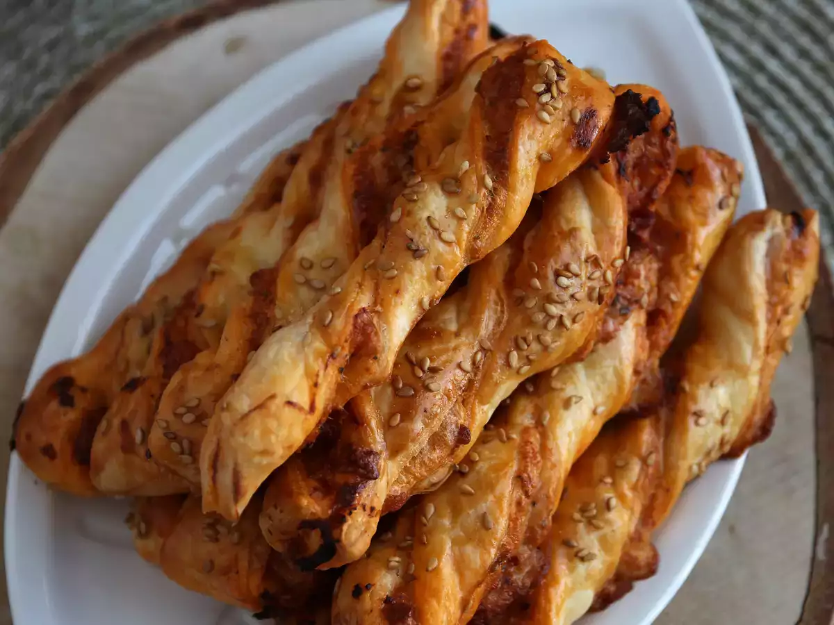पेस्टो रोसो और मोज़ेरेला के साथ टॉर्सेड्स फ़िलेटेड - फोटो 5