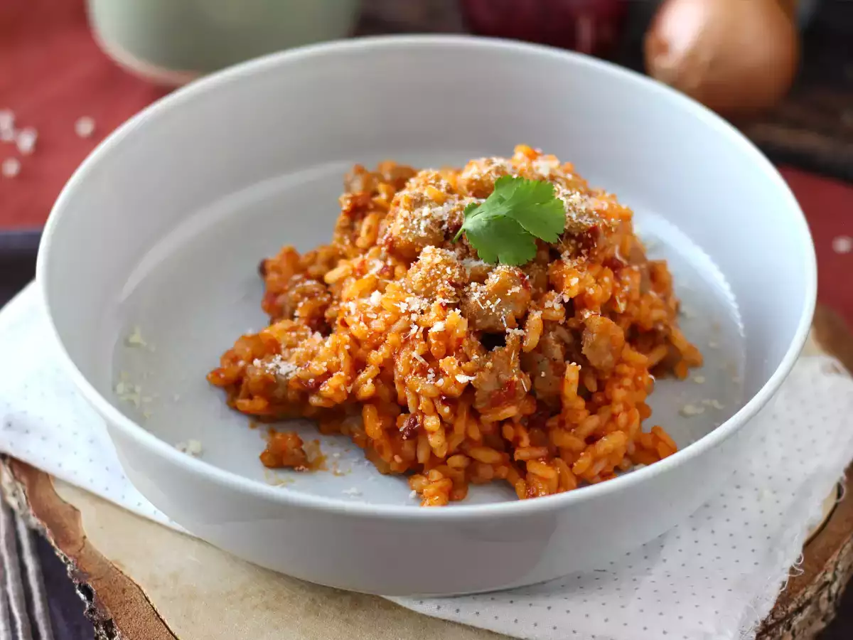 Risotto 'nduja और सॉसेज, एक पहले पाठ्यक्रम का गहन स्वाद - फोटो 3