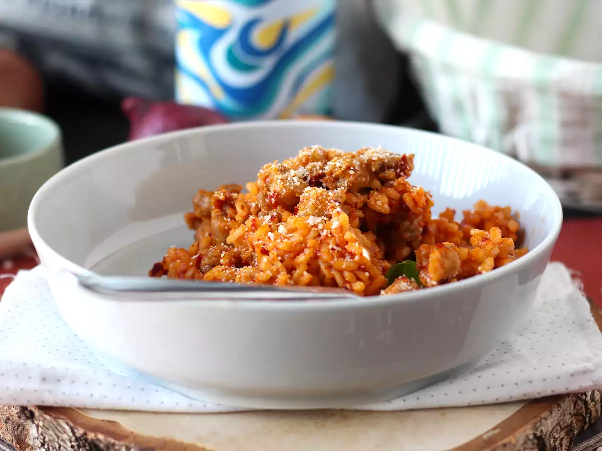 Risotto 'nduja और सॉसेज, एक पहले पाठ्यक्रम का गहन स्वाद - फोटो 4