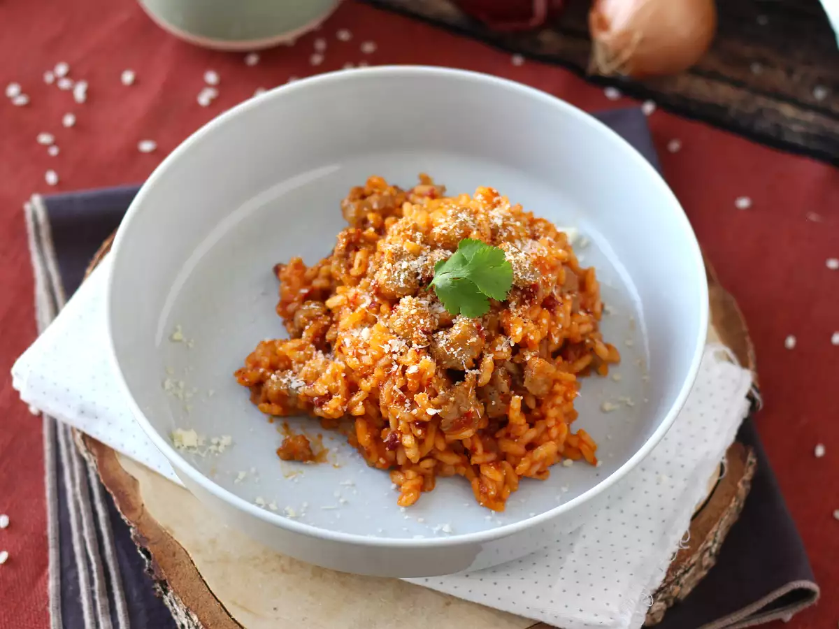 Risotto 'nduja और सॉसेज, एक पहले पाठ्यक्रम का गहन स्वाद - फोटो 5