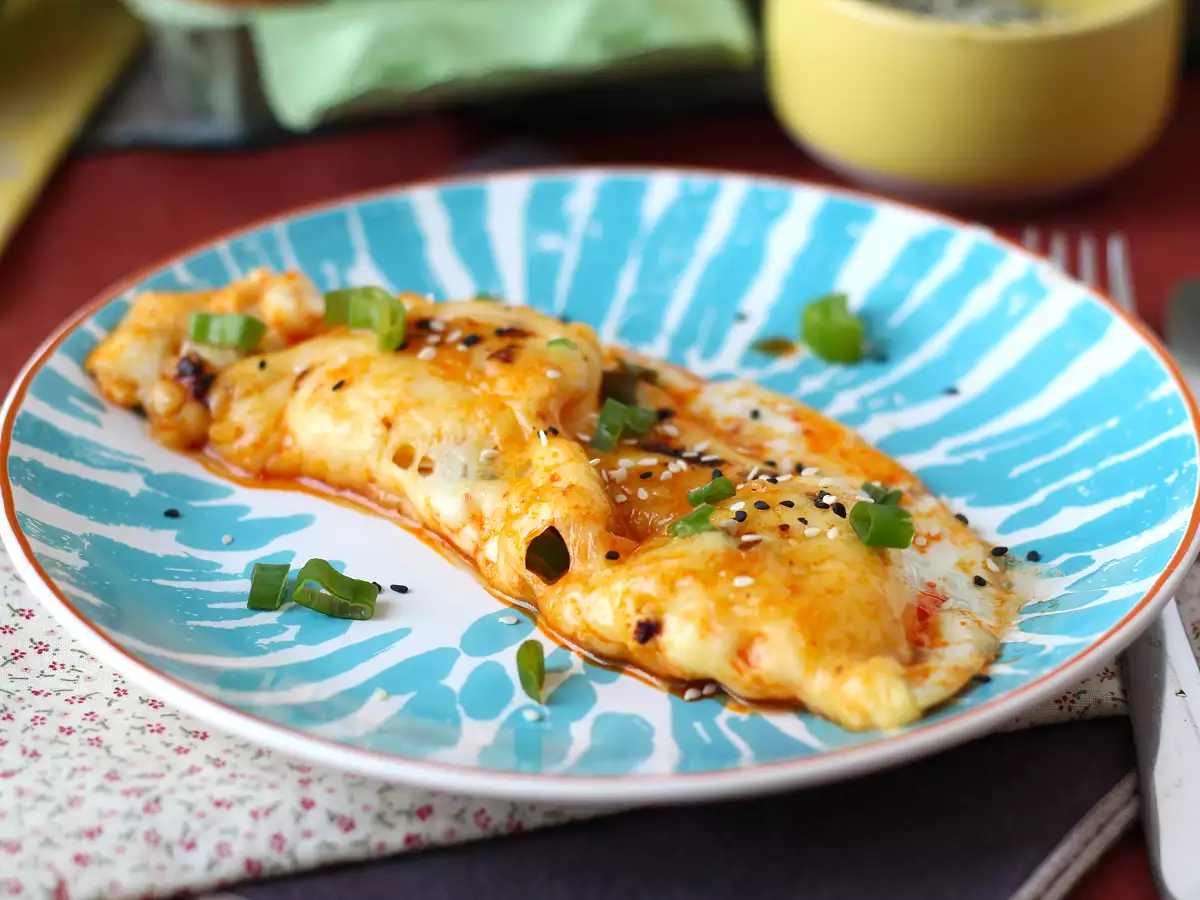 शहद और मोज़ेरेला के साथ तले हुए अंडे, मीठा, नमकीन और मसालेदार त्वरित नाश्ता! - फोटो 3