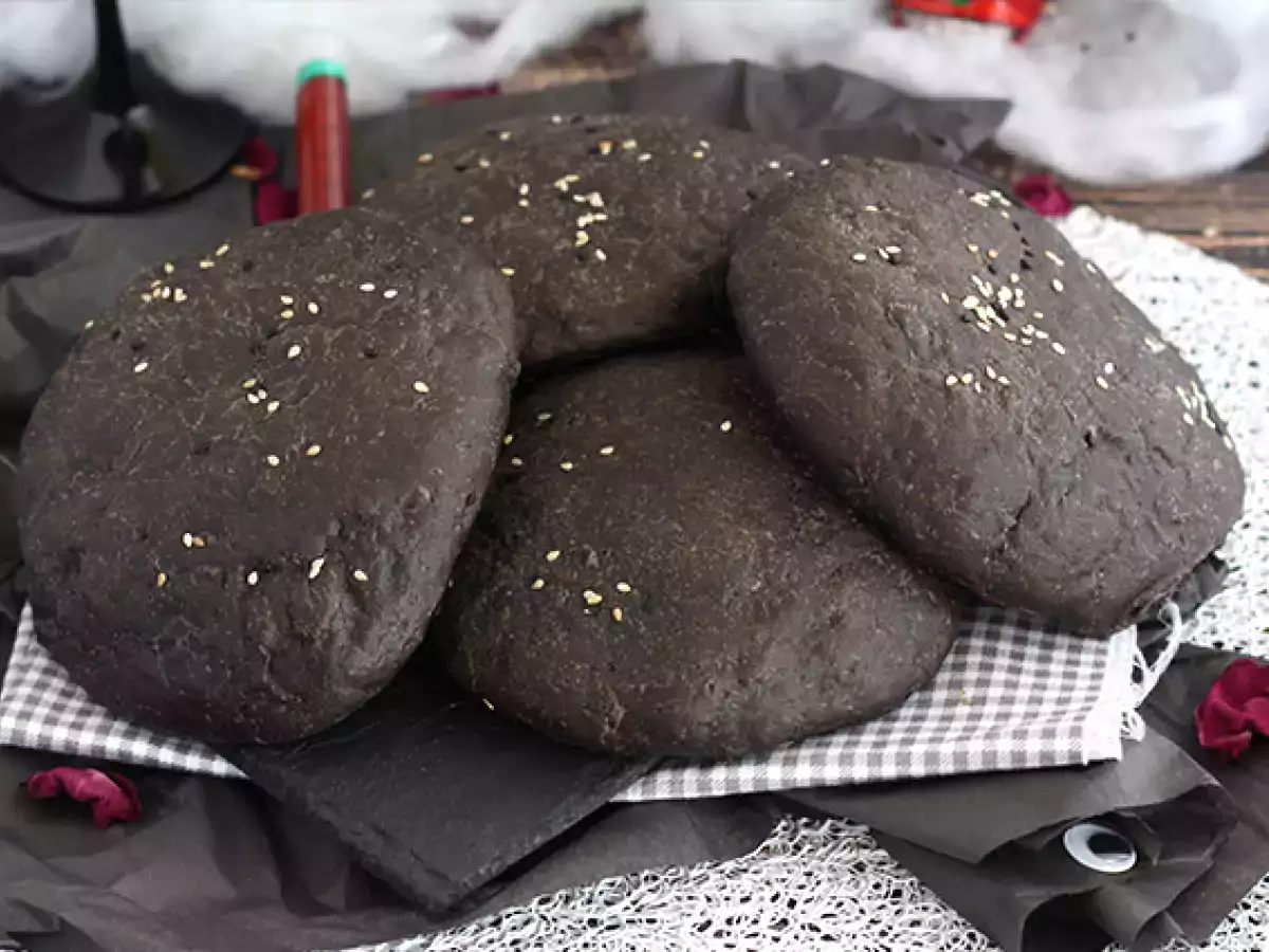 सियाही के साथ काले बन्स