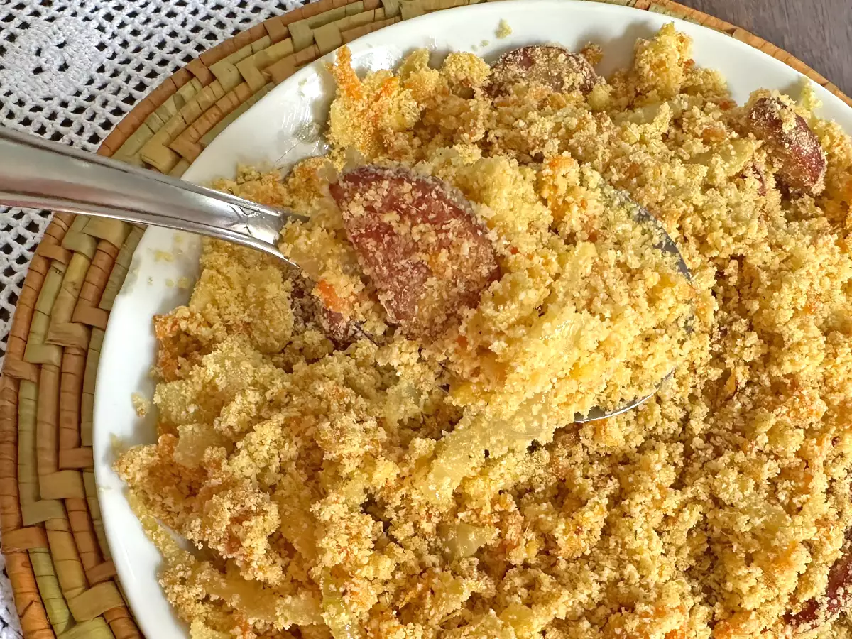 सोनेरी फ़ारोफ़ा, कालाब्रेशा, अंडा और गाजर के साथ